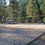 Yosemite Lakes Bunkhouse Cabin 32